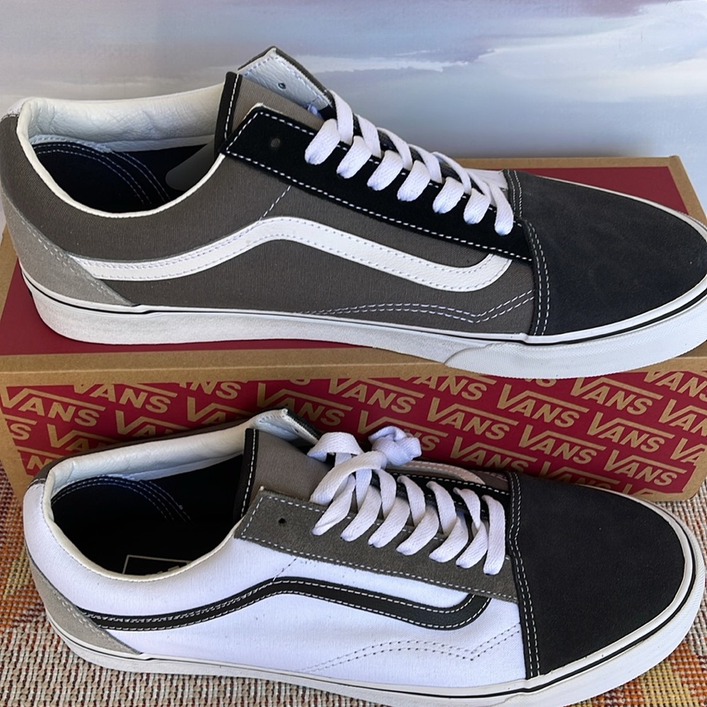 Vans Men’s Old Skool
(Mix & Match) Black/True White 
VN0A4U3B2PD
Sneakers - Picture 2 of 16